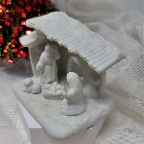 White Ceramic Nativity Scene Small Baby Jesus Mary Joseph - Picture 3 of 8